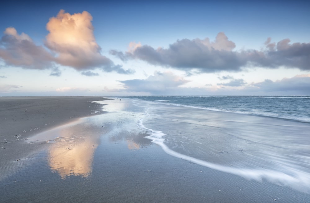 north-sea-coast-at-sunrise-PFL9V35-min