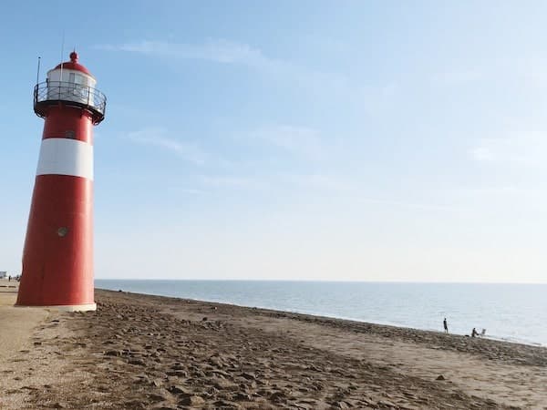lighthouse-against-blue-sky-23QZXT8-min