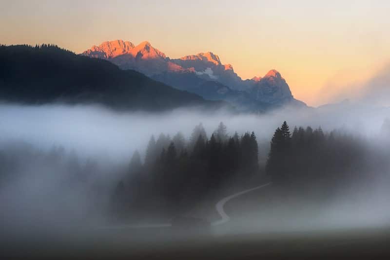 majestic-zugspitze-mountain-at-bavarian-alps-DKQU3V8-min