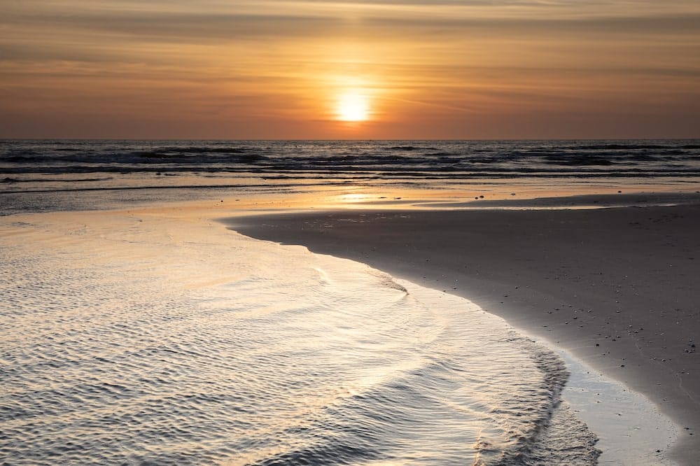 sunset-over-north-sea-beach-WG7B4V5-min